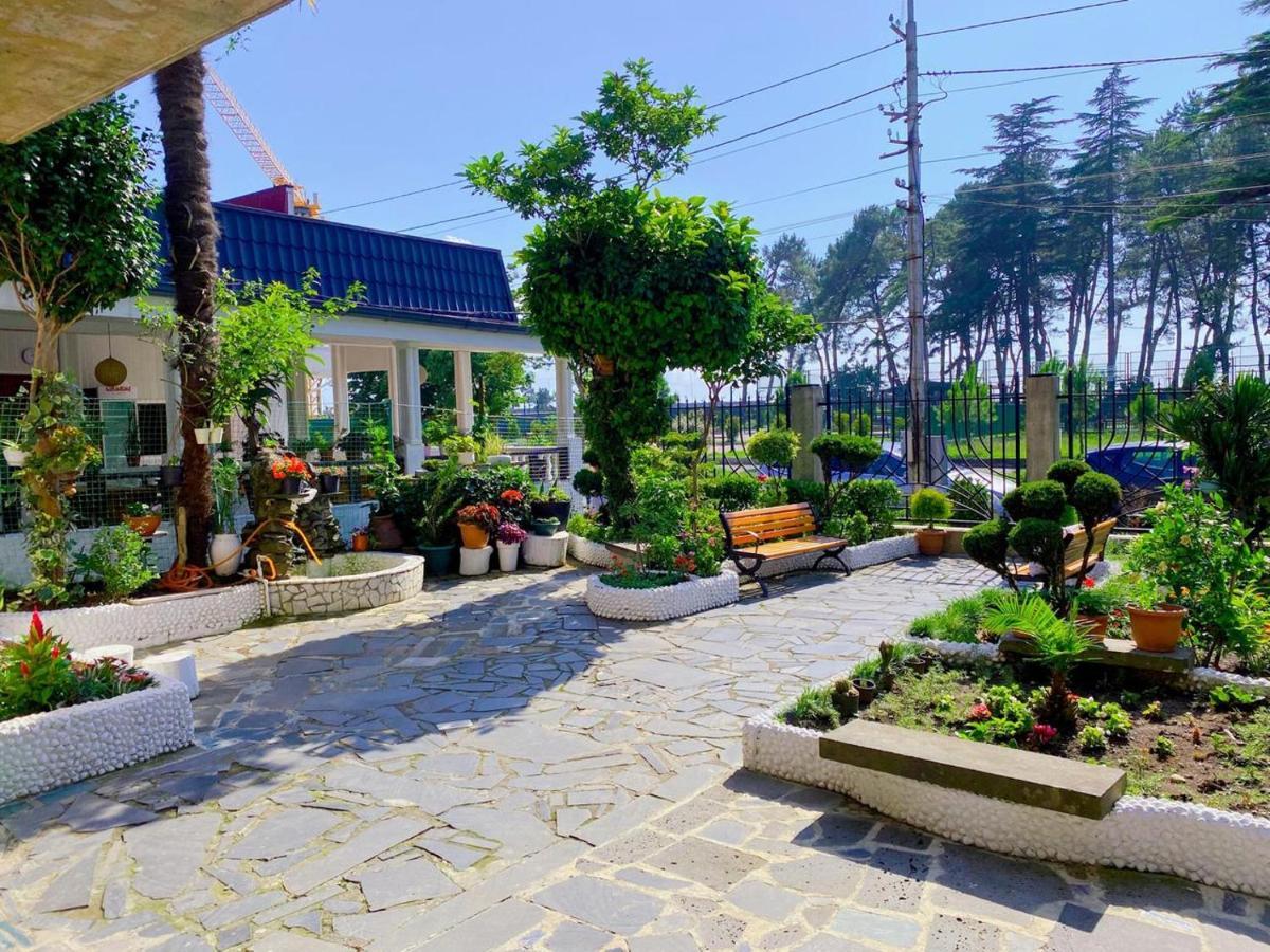 Hotel Nino Kobuleti Esterno foto
